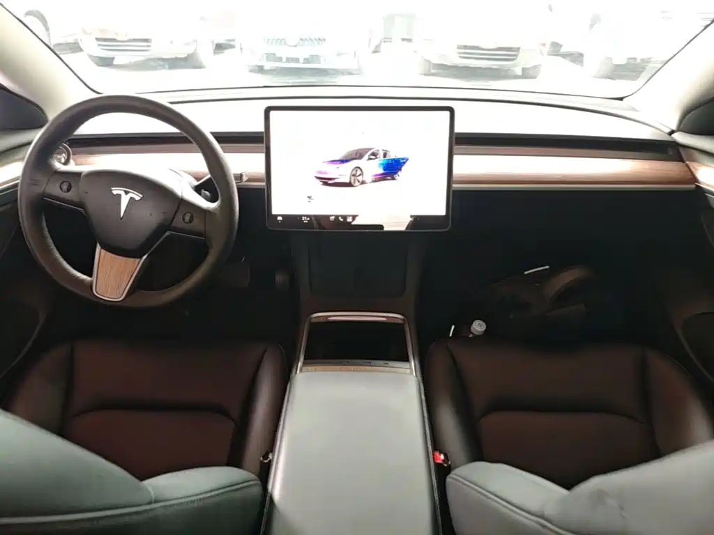 Tesla Model 3 — фото 10