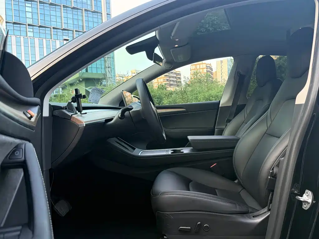 Tesla Model Y — фото 7