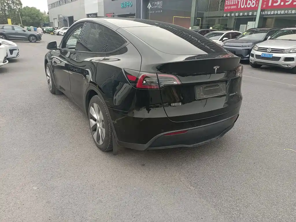 Tesla Model Y — фото 9