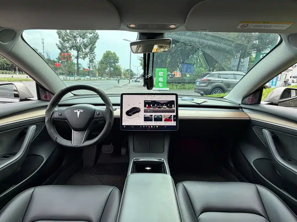 Tesla Model 3 — фото 13