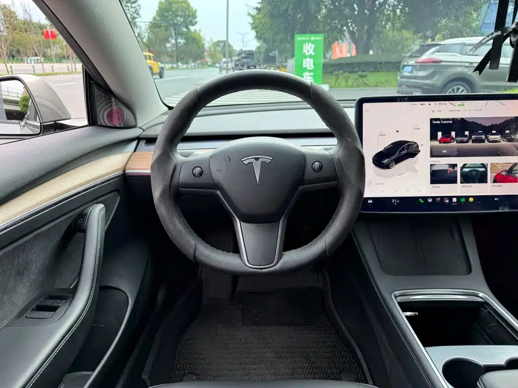 Tesla Model 3 — фото 14