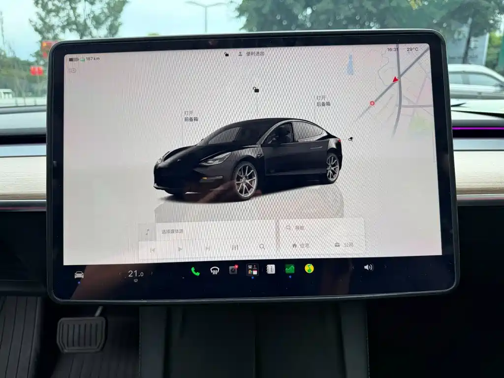 Tesla Model 3 — фото 9