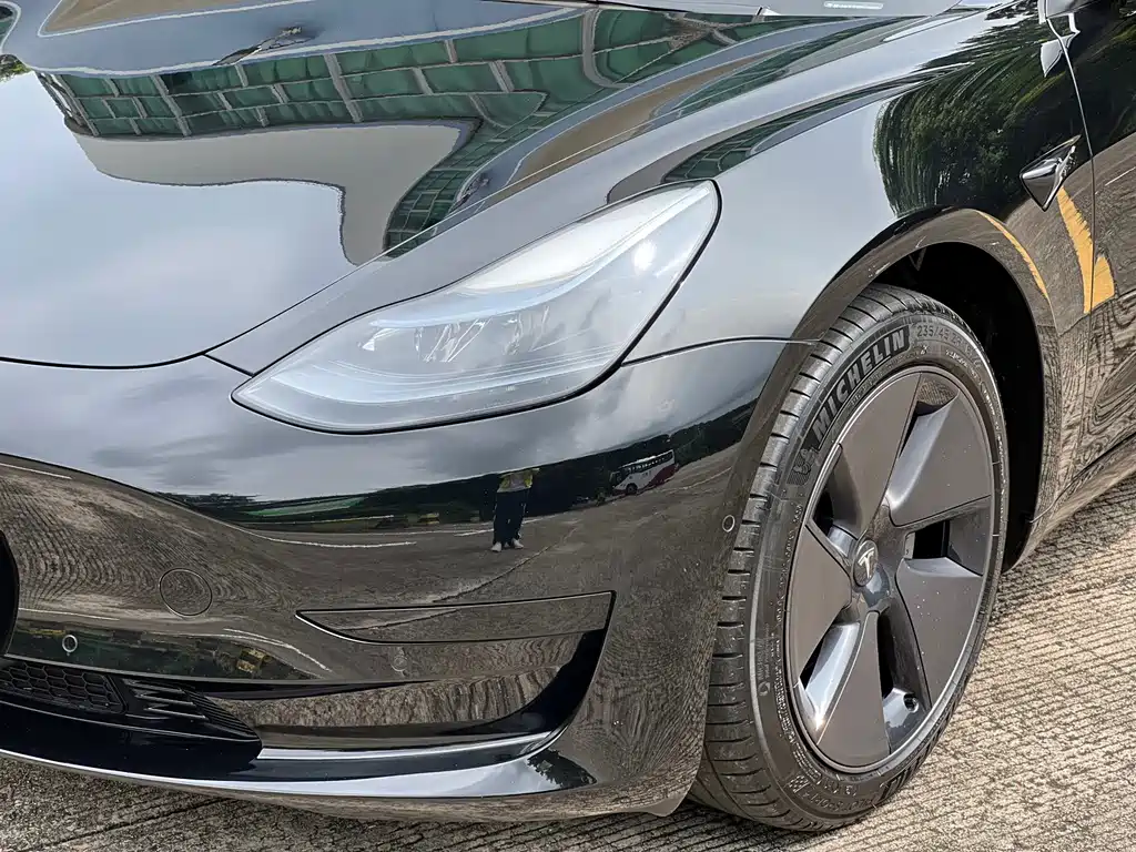 Tesla Model 3 — фото 23