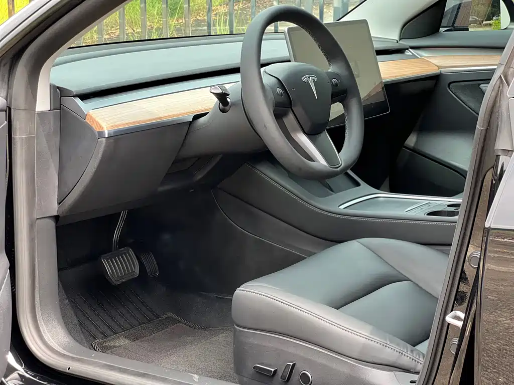Tesla Model 3 — фото 4