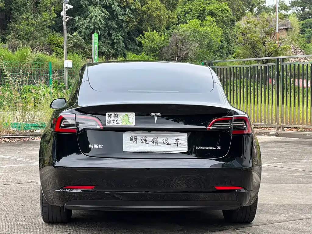 Tesla Model 3 — фото 32
