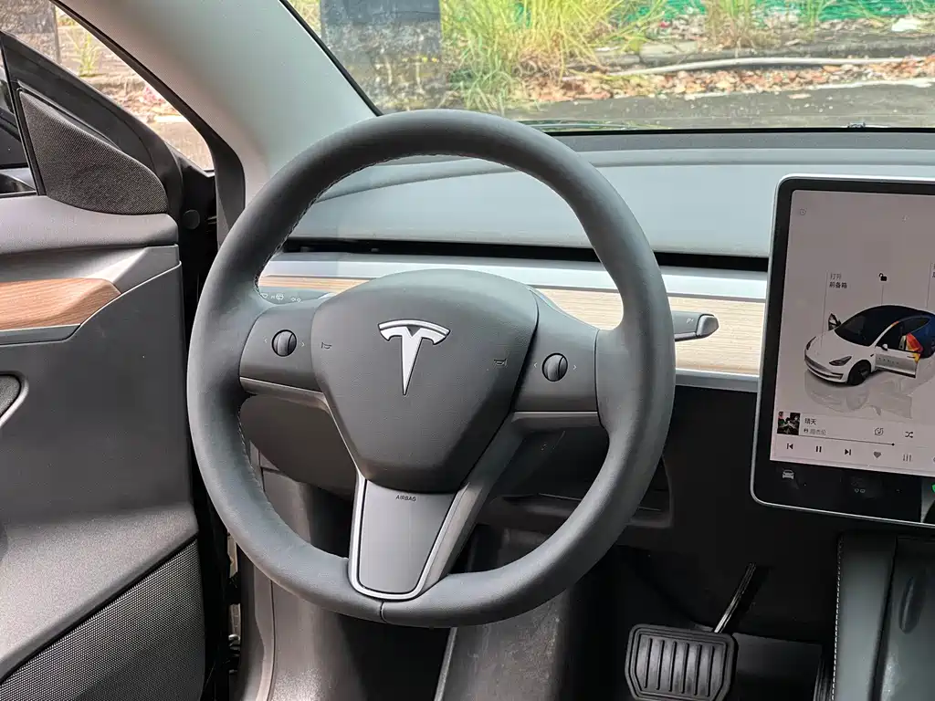 Tesla Model 3 — фото 10