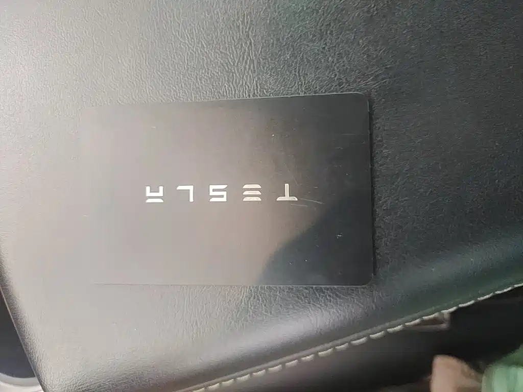 Tesla Model Y — фото 17