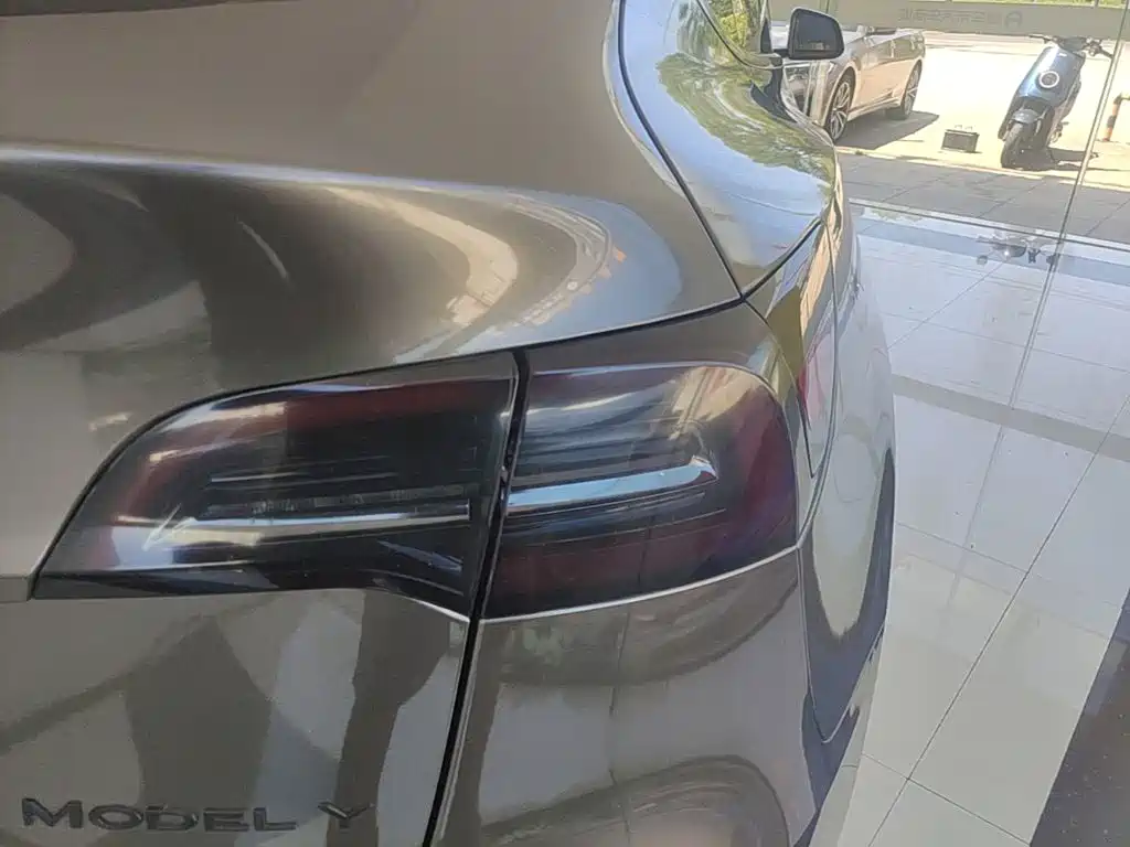 Tesla Model Y — фото 24