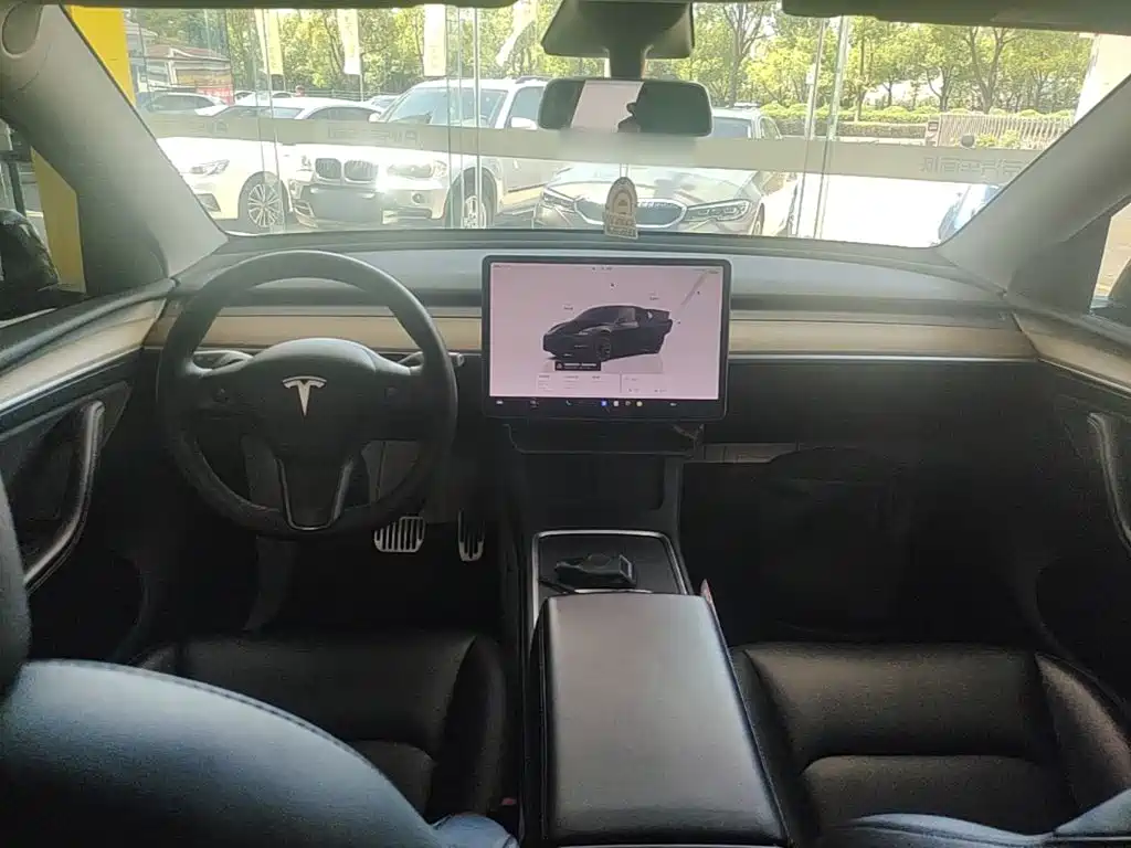 Tesla Model Y — фото 6