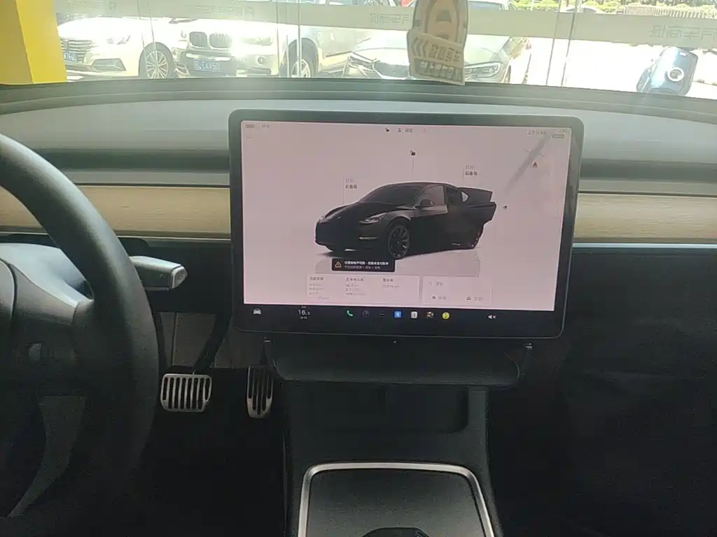 Tesla Model Y — фото 9
