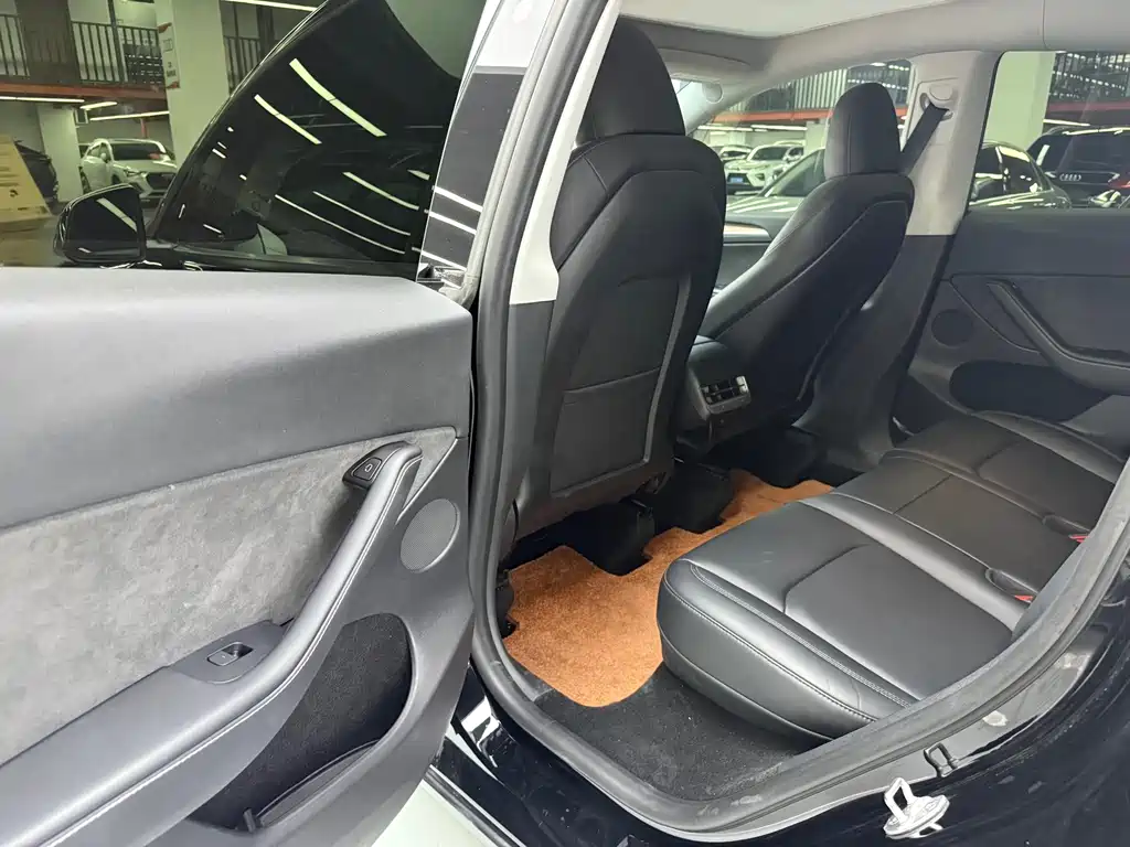 Tesla Model Y — фото 14