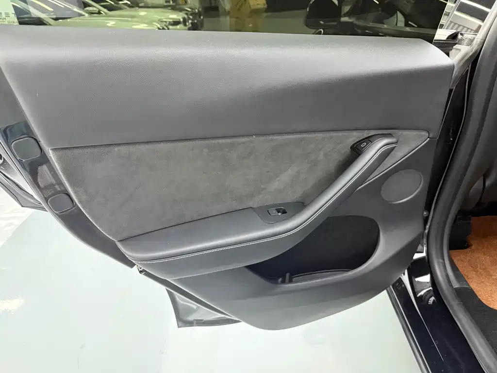 Tesla Model Y — фото 15