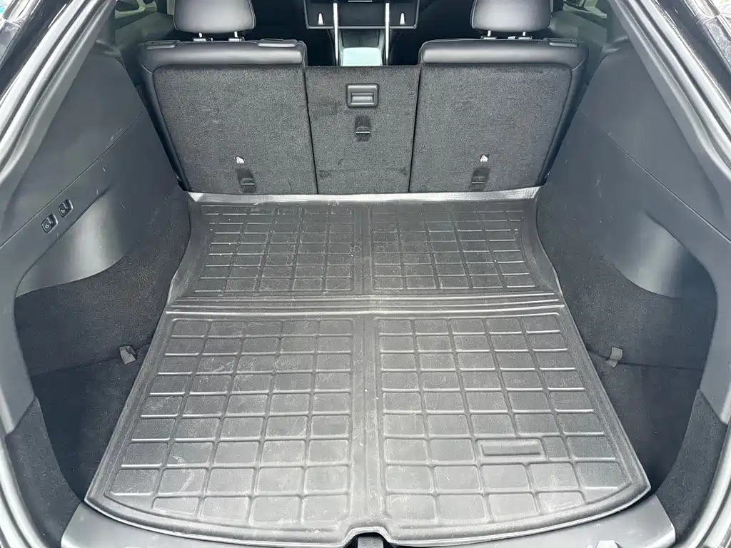 Tesla Model Y — фото 29