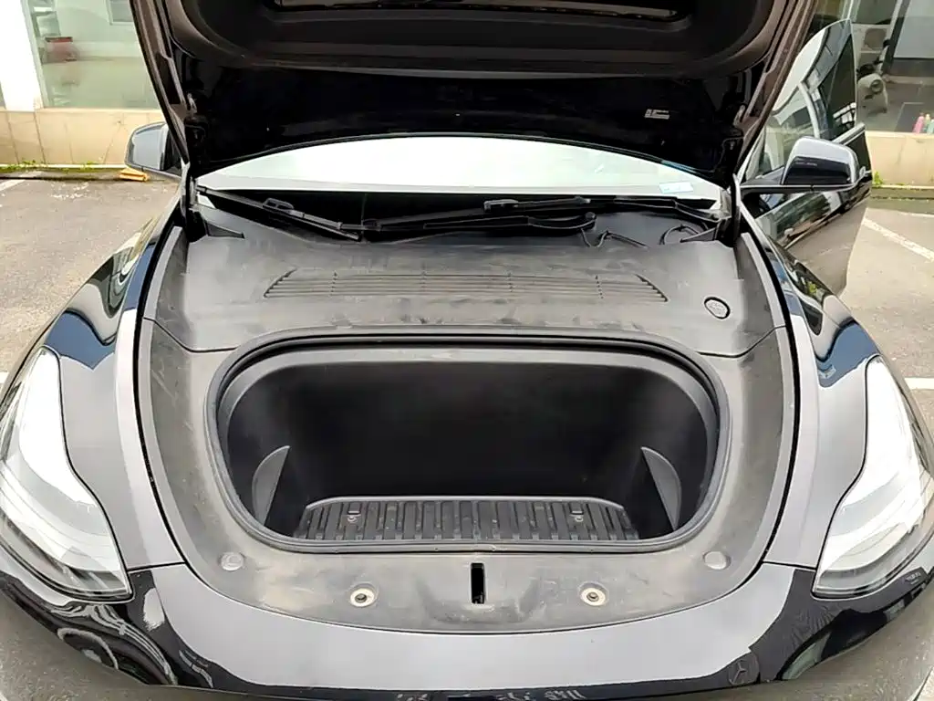 Tesla Model Y — фото 20