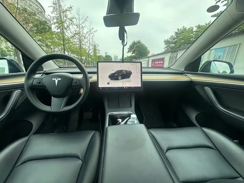Tesla Model Y — фото 5