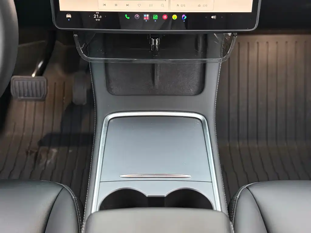 Tesla Model Y — фото 13