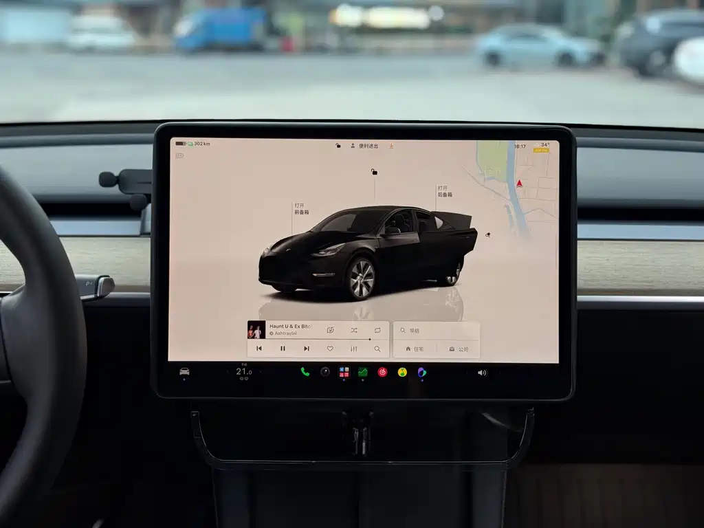 Tesla Model Y — фото 10