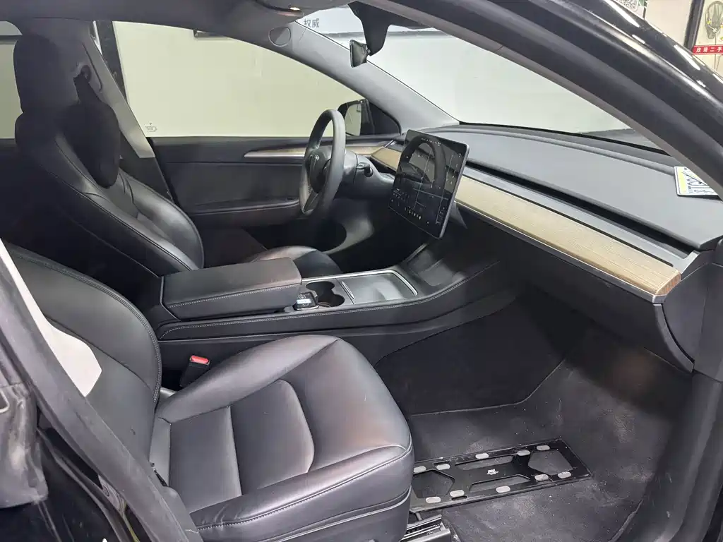 Tesla Model Y — фото 13