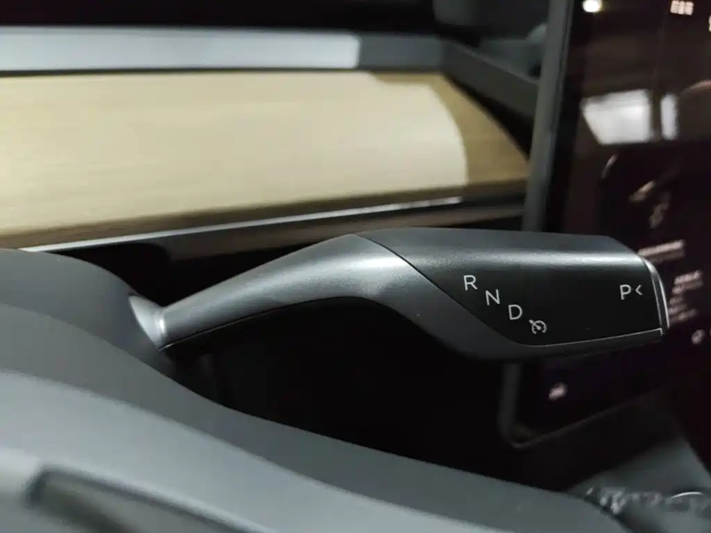 Tesla Model Y — фото 14