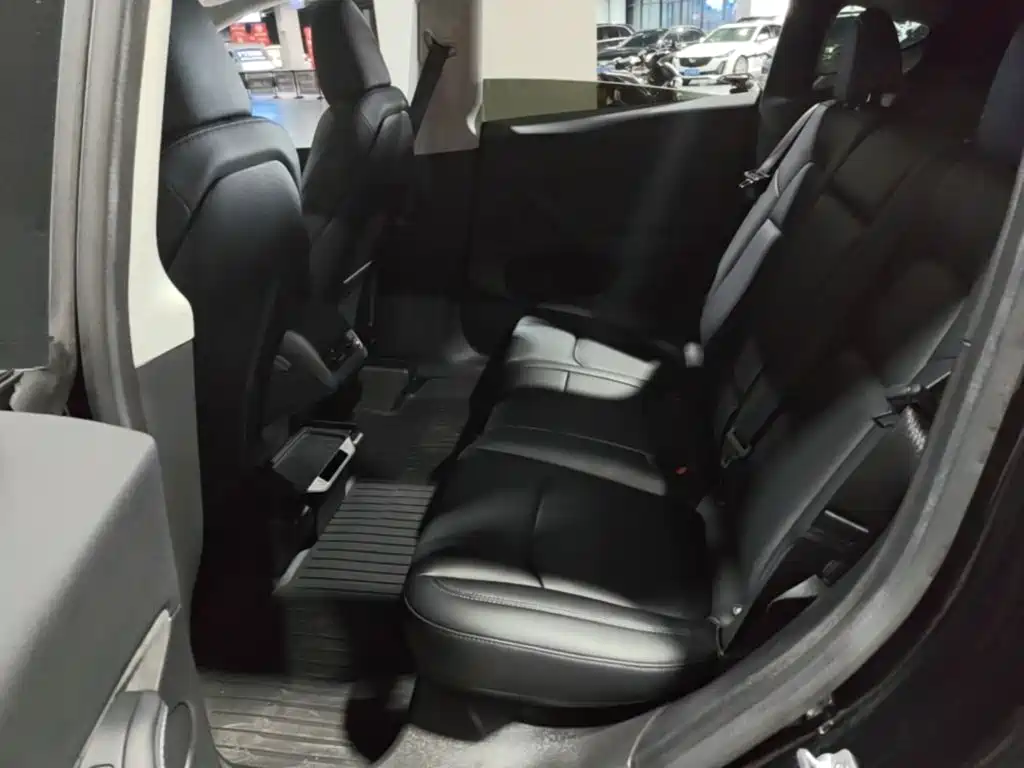 Tesla Model Y — фото 17