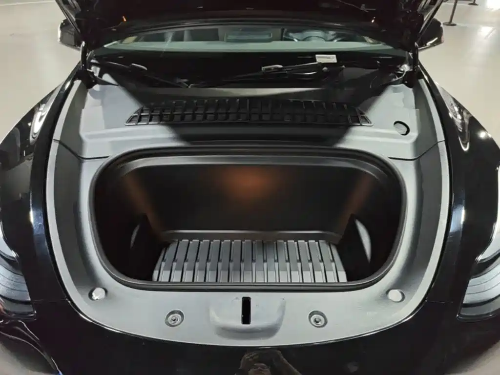 Tesla Model Y — фото 20