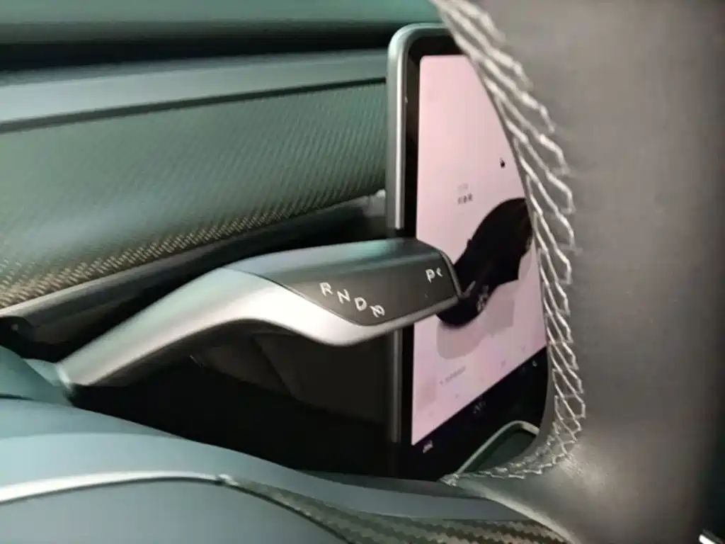 Tesla Model Y — фото 14