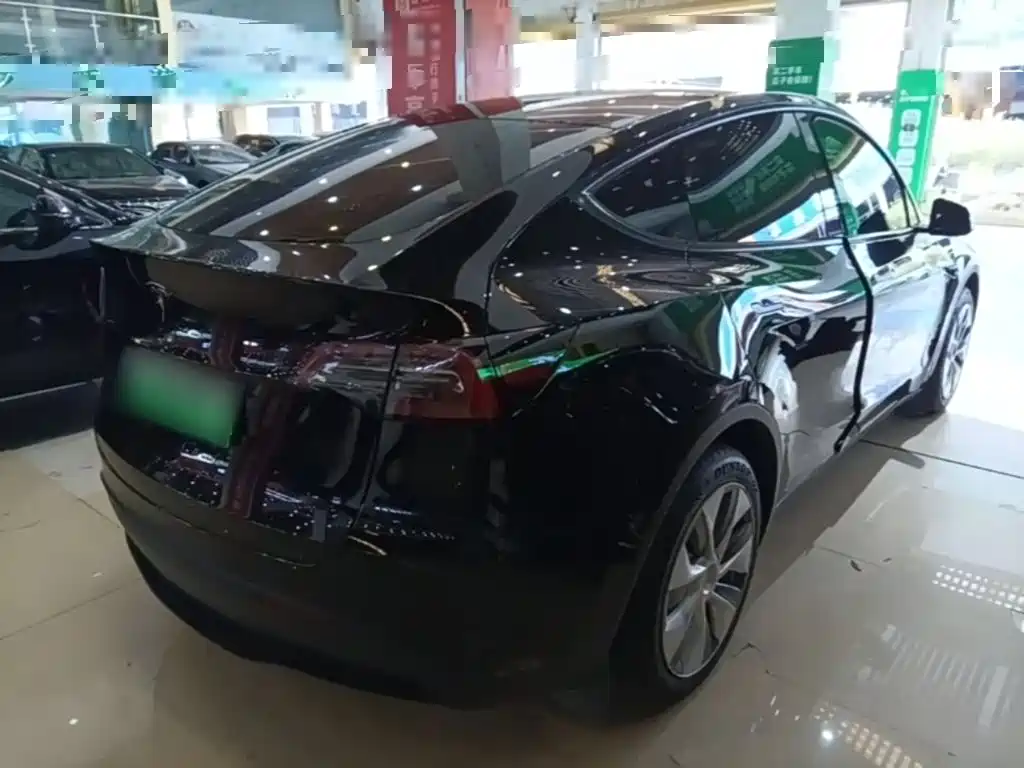 Tesla Model Y — фото 7
