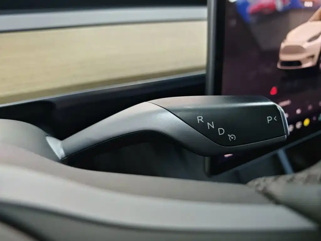 Tesla Model Y — фото 14