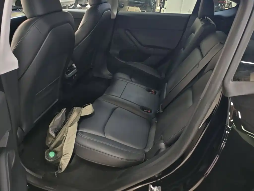 Tesla Model Y — фото 17