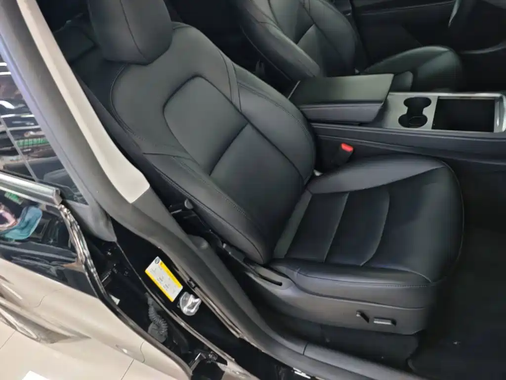 Tesla Model Y — фото 25