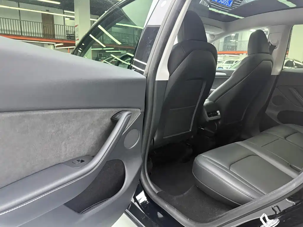 Tesla Model Y — фото 14