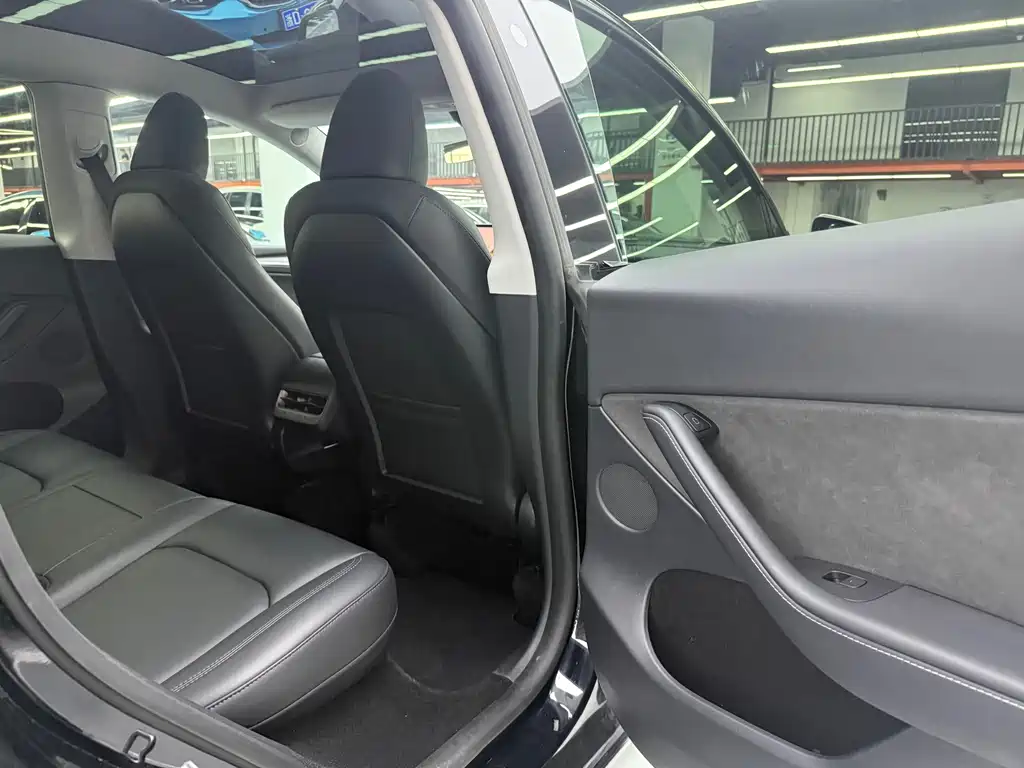 Tesla Model Y — фото 18