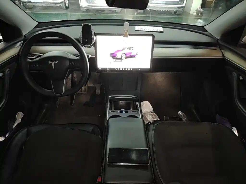 Tesla Model Y — фото 10