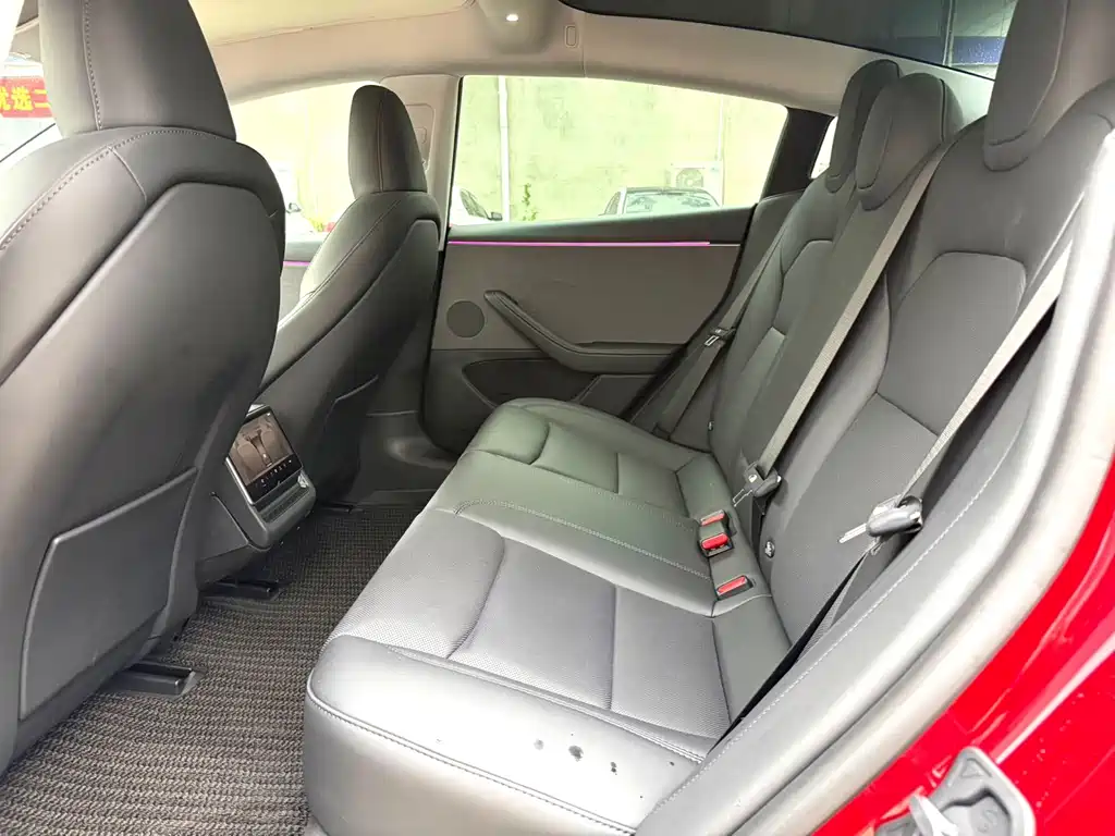 Tesla Model 3 — фото 11