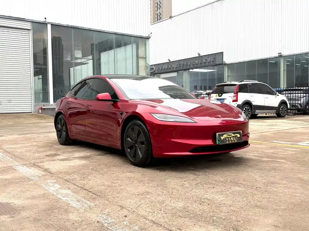 Tesla Model 3 — фото 3