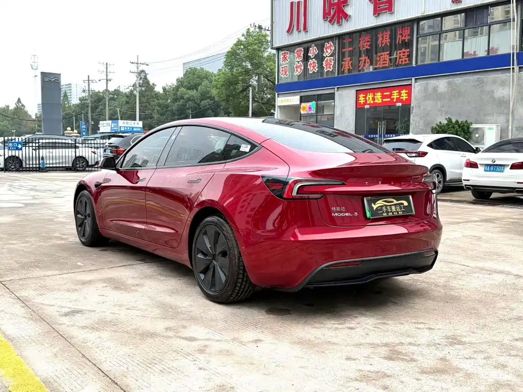 Tesla Model 3 — фото 9