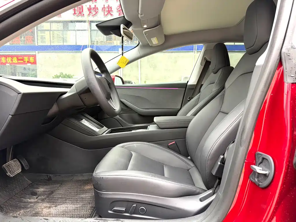 Tesla Model 3 — фото 10