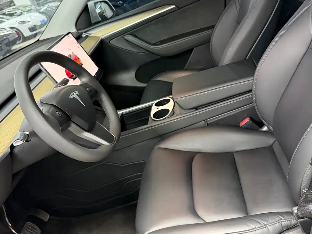Tesla Model Y — фото 3