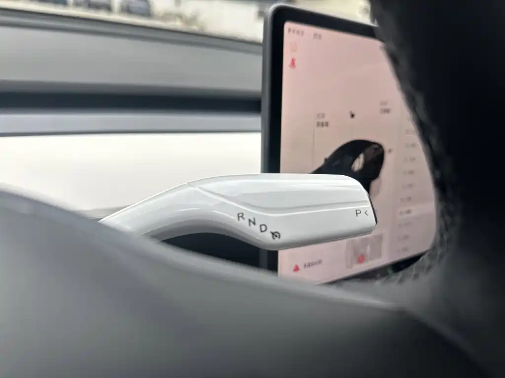 Tesla Model 3 — фото 14