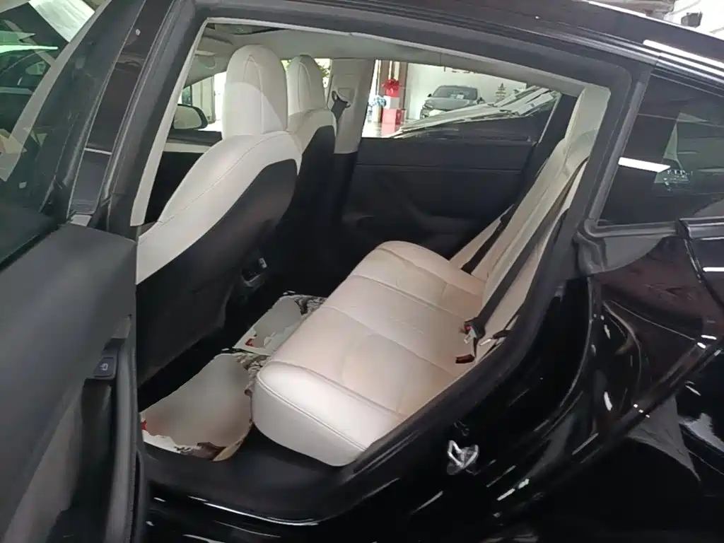Tesla Model 3 — фото 17