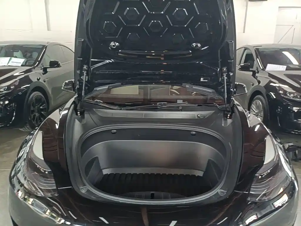 Tesla Model 3 — фото 20