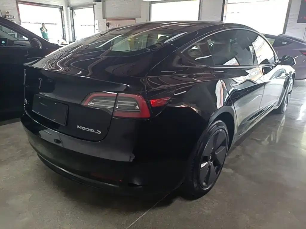 Tesla Model 3 — фото 7