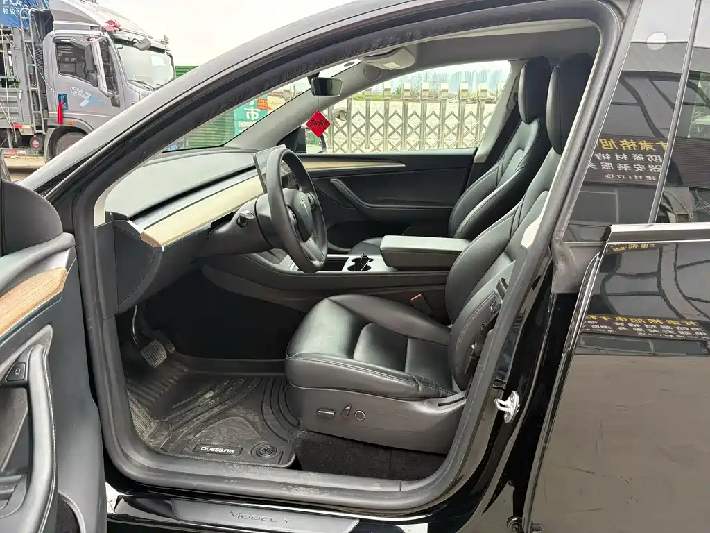 Tesla Model Y — фото 7