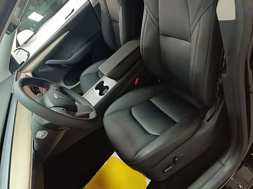 Tesla Model Y — фото 15