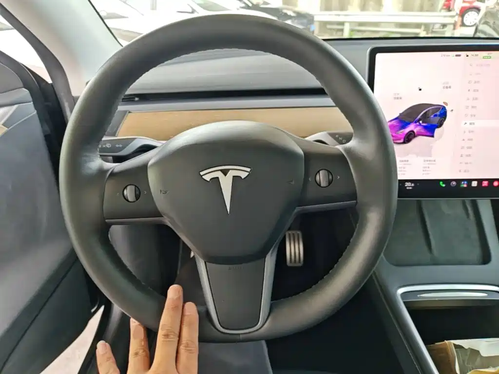 Tesla Model Y — фото 11
