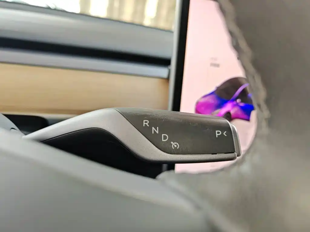 Tesla Model Y — фото 14