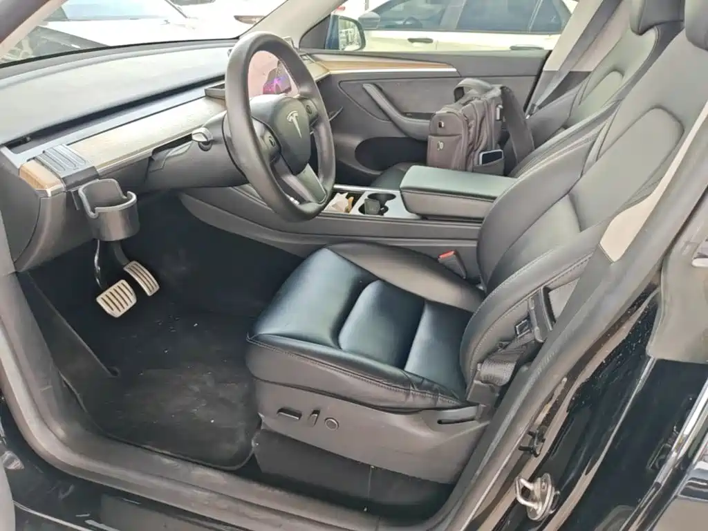 Tesla Model Y — фото 15