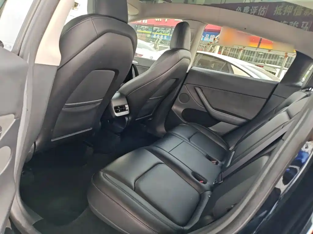 Tesla Model Y — фото 17