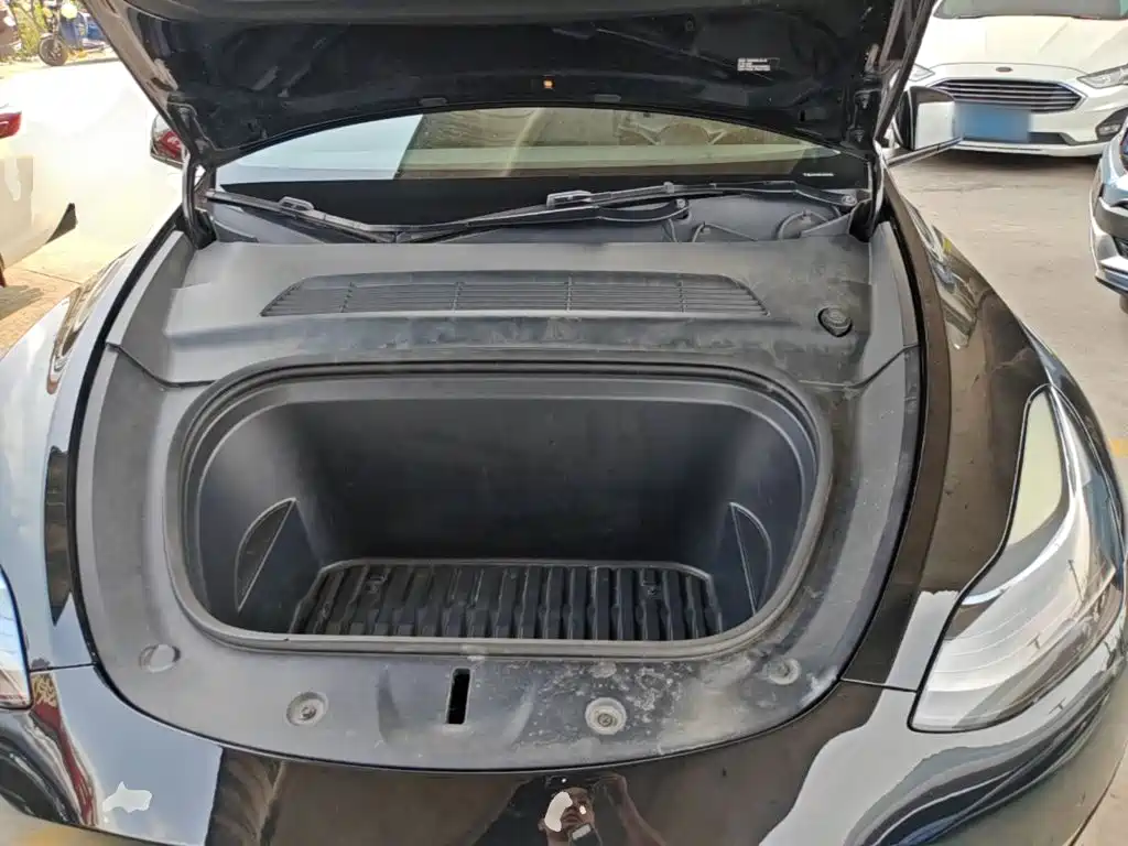 Tesla Model Y — фото 20