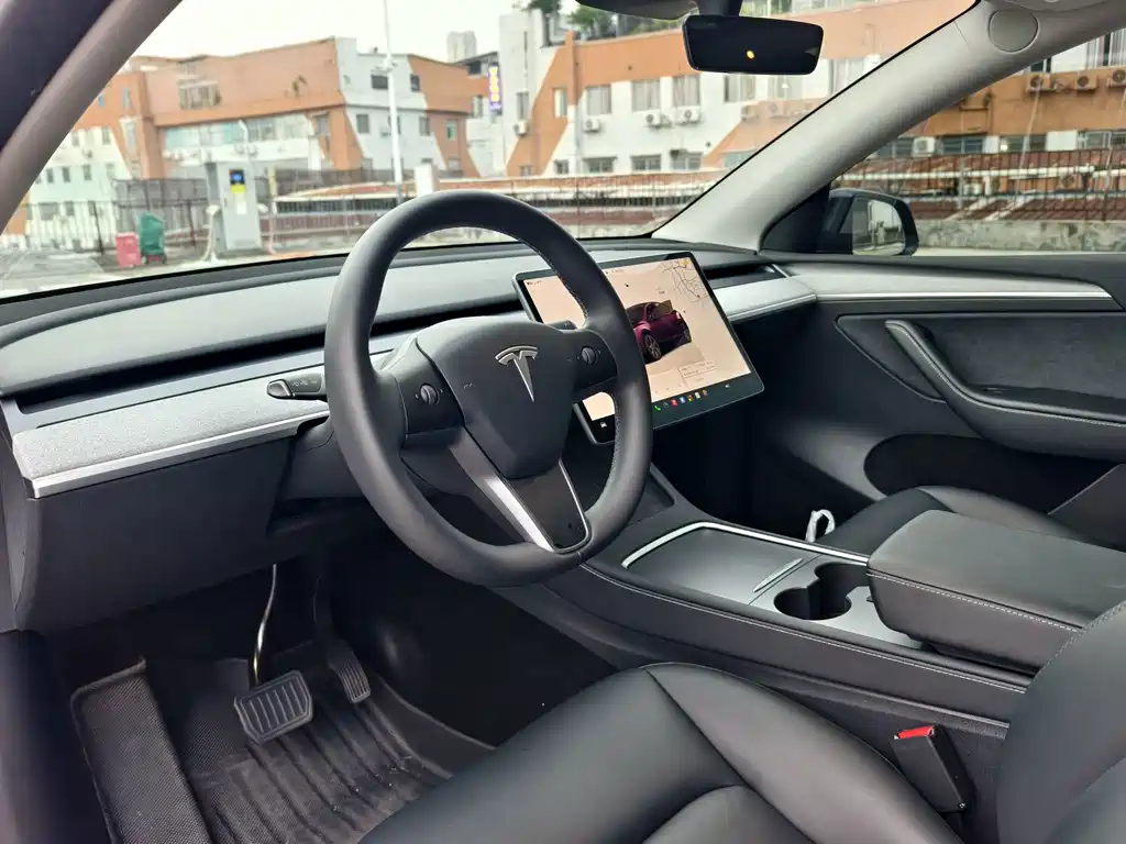 Tesla Model Y — фото 7